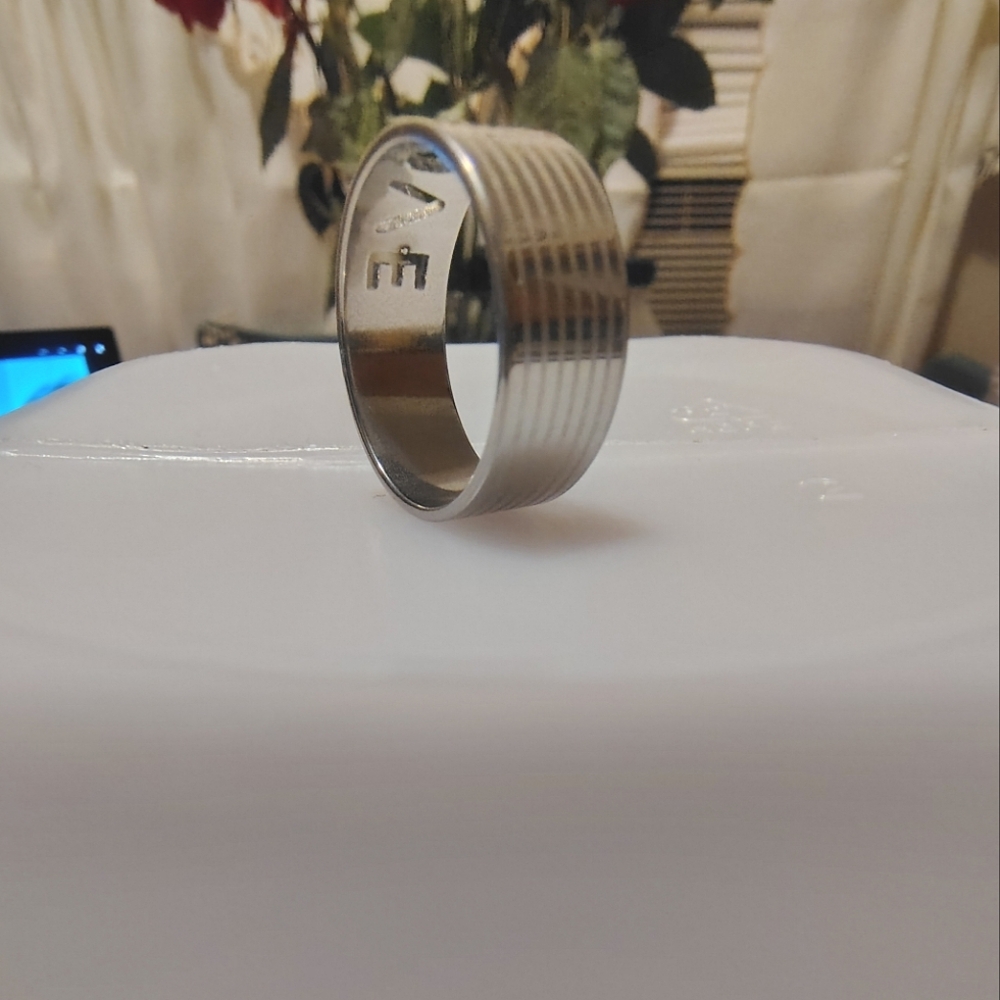 Love ring - Picture 2 of 4